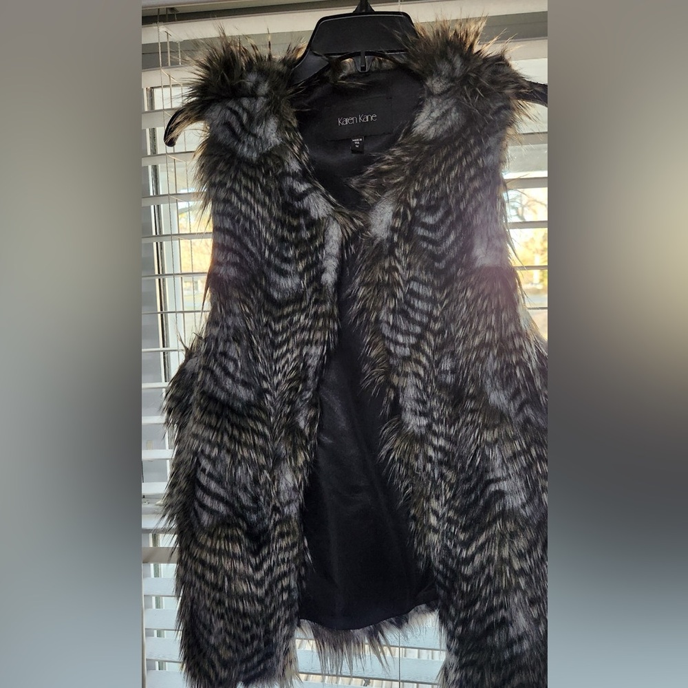 Chic Faux Fur Vest in Black and Gray